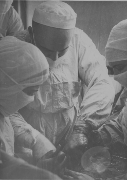 Оперирует Александр Дыхно, ККБ, 1957 год